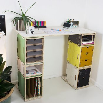 Werkbox Schreibtisch aus Werkboxen zusammengestellt
